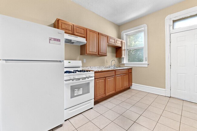 Building Photo - 5130-5132-5132 Kensington Ave