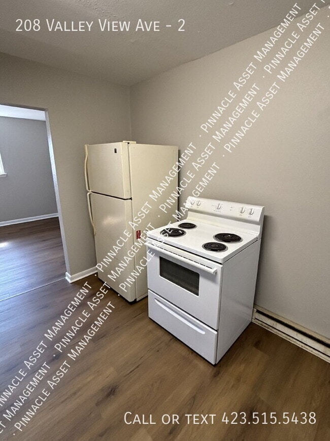 Building Photo - 208 Valley View Ave