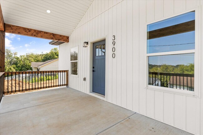 Building Photo - 3900 Lilac Ave