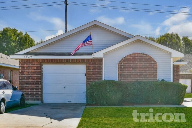 Building Photo - 3247 Jorns St