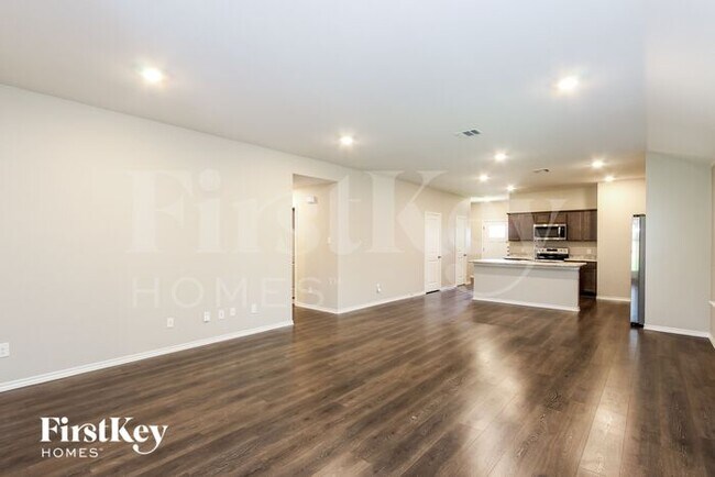 Building Photo - 1000 Basswood Lane