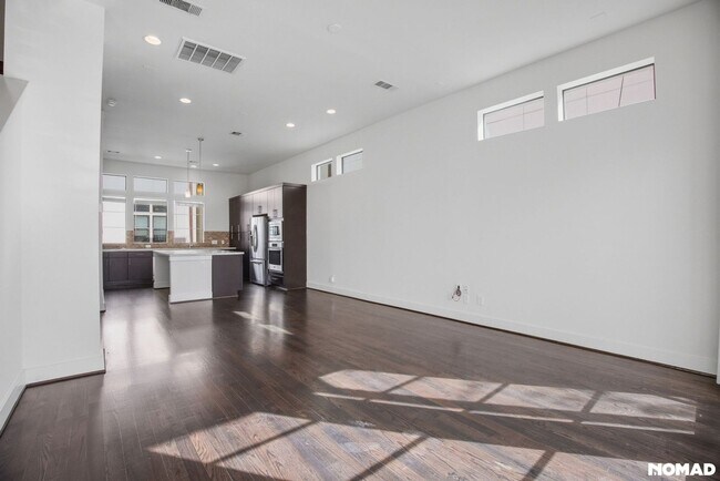 Foto del edificio - 1706 Alamo St