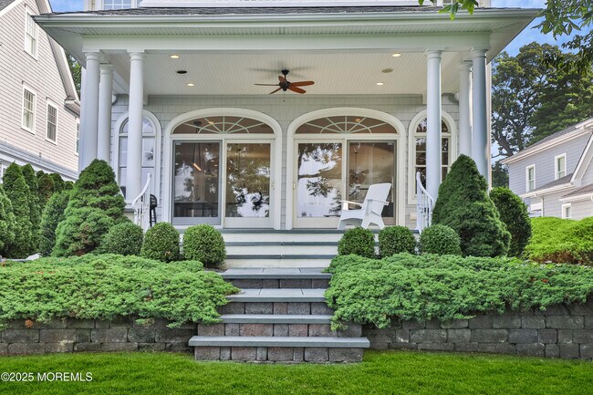 Foto del edificio - 619 Beacon Blvd