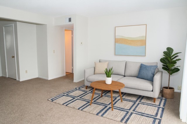 Building Photo - 4919 Davenport St