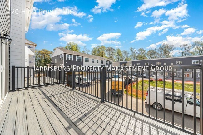 Building Photo - Town-Home For Rent 3 Bedrooms 2.5 Bath 3 S...