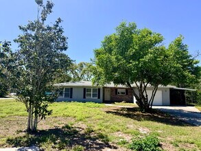 Building Photo - 8408 Begonia St