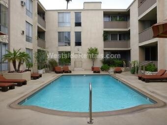 Foto principal - 809 S Bundy Dr