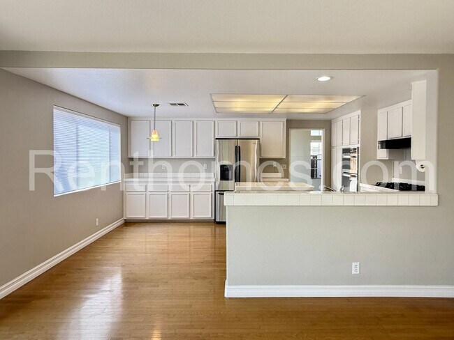 Building Photo - 1737 Willowhaven Rd