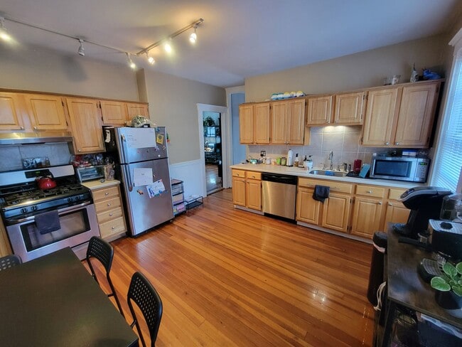 Building Photo - Location Location Location 2 Bd 1 Bath on ...