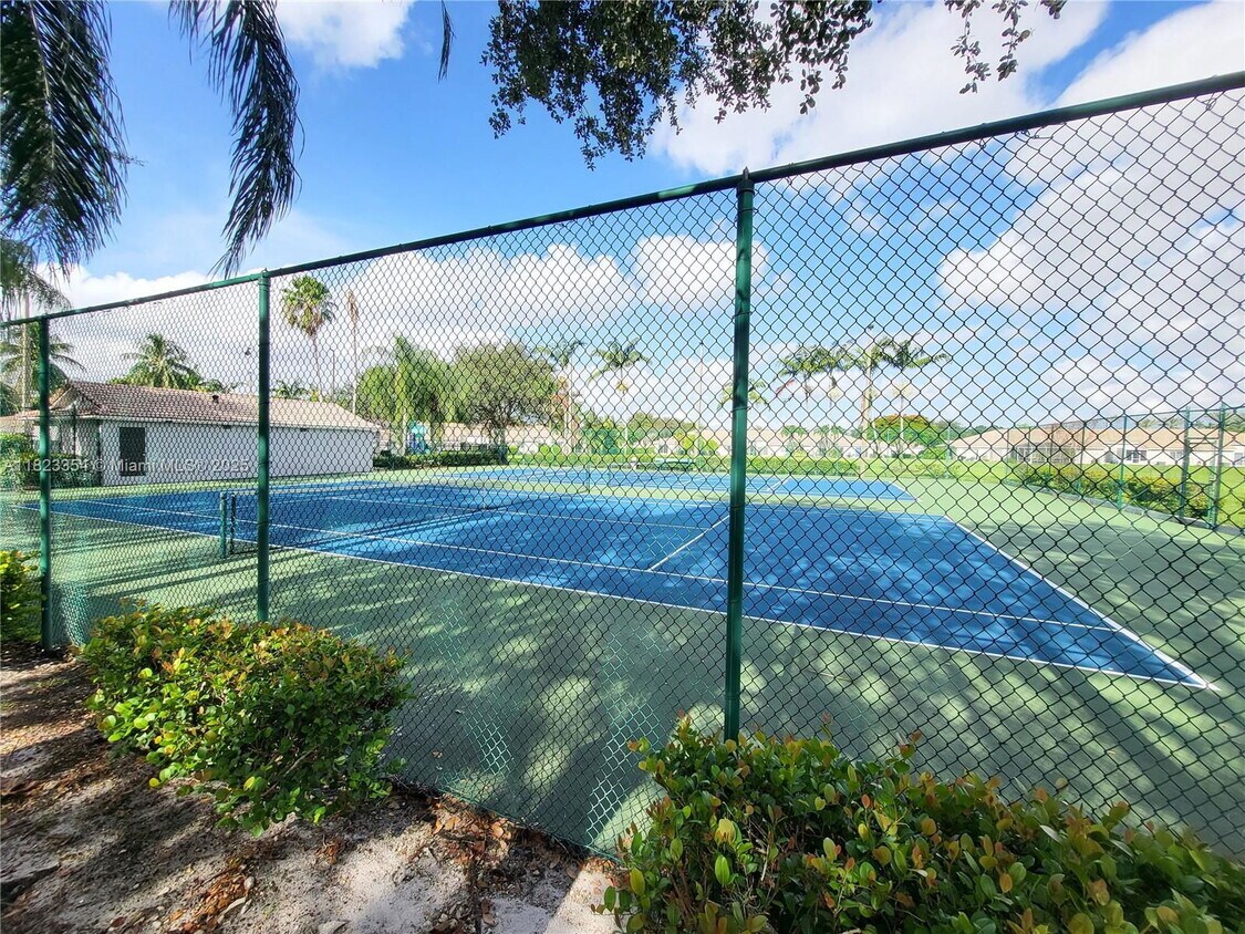 Primary Photo - 11290 SW 21st St