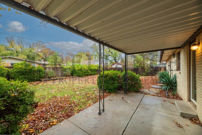 Foto del edificio - 627 N Maus Ln