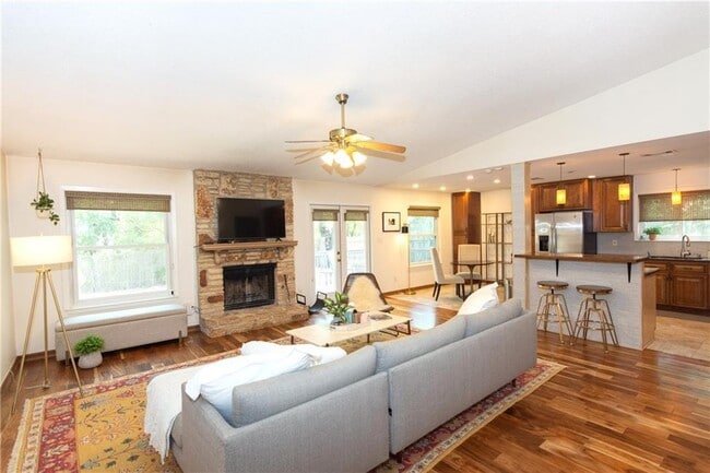 Building Photo - 4802 Summerset Trail