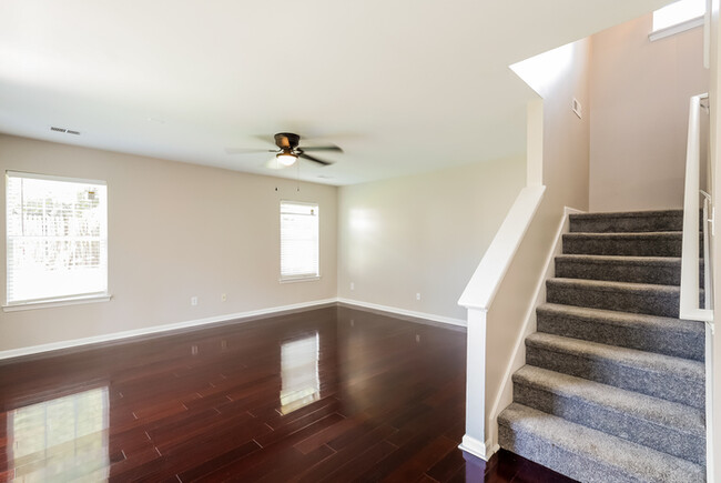 Building Photo - Gorgeous 3 Bedroom in Charlotte!