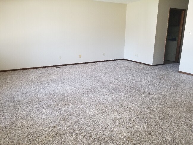 Building Photo - 1207 Hahn Ct