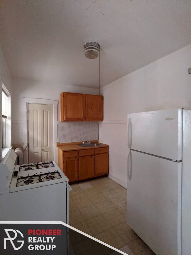 Building Photo - 4846 N Rockwell St