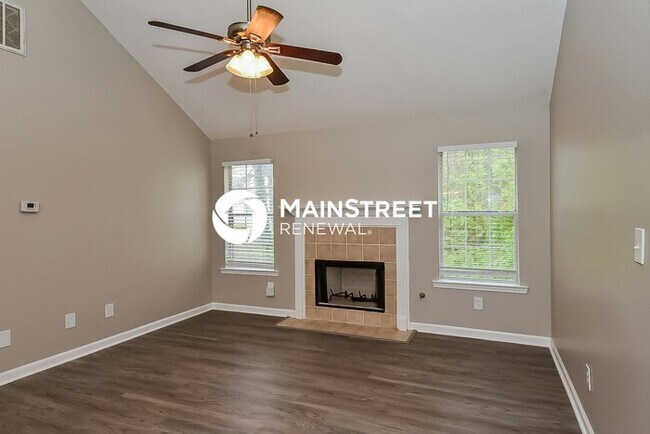 Foto del edificio - 3 Bedroom Pet-Friendly Home in Douglasville, GA with Main Street Renewal