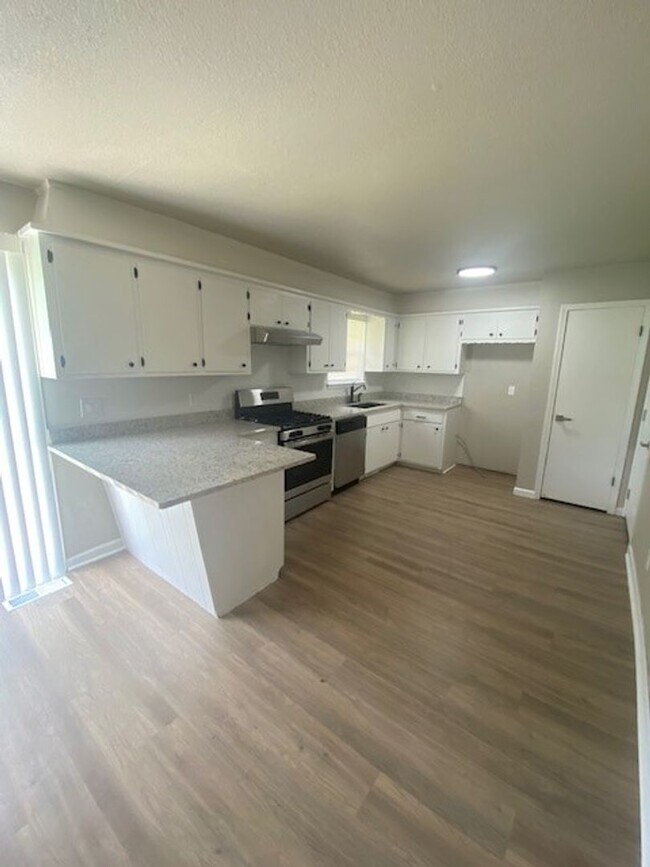 Foto del edificio - Remodeled 3 Bedroom - Union Schools! Self-...