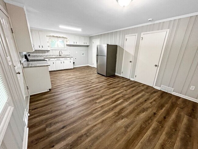 Foto del edificio - 5120 Dogwood Pl