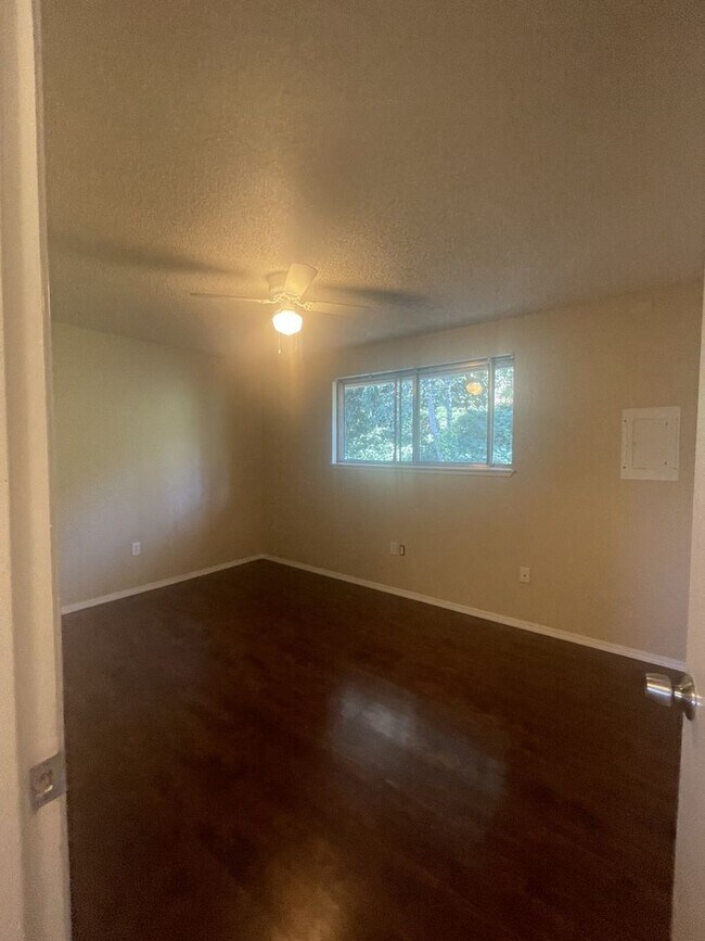 Foto del edificio - Cute Lower Level Flat at Tully Ridge