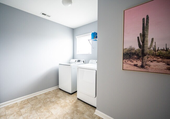 Foto del edificio - 12921 Longstraw Rd