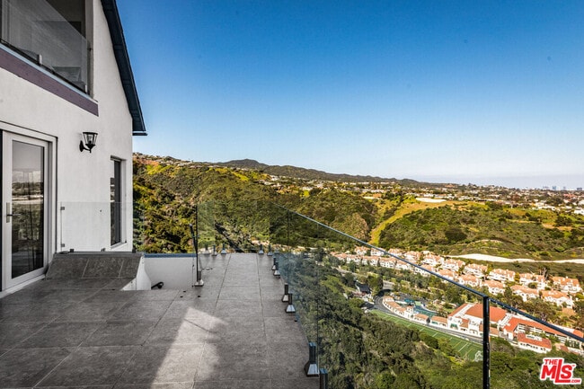 Building Photo - 650 Resolano Dr