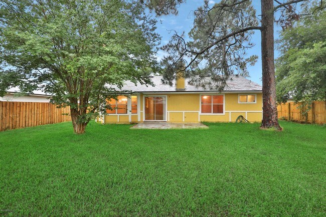 Building Photo - 6621 Arancio Dr W