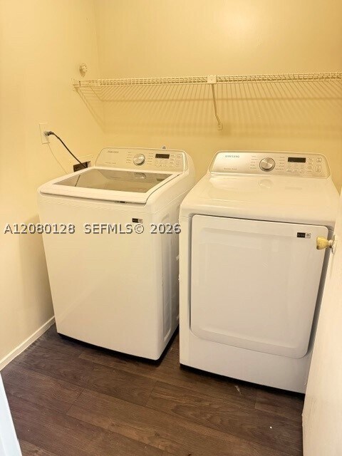 Foto del edificio - 8307 Coral Lake Ln