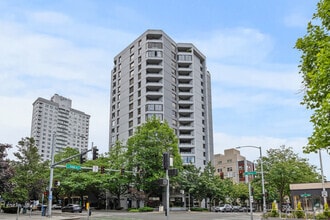 Building Photo - 2621 2nd Ave