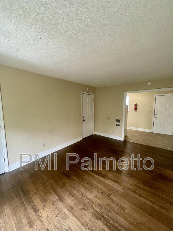 Foto del edificio - 3209 Wilmot Ave