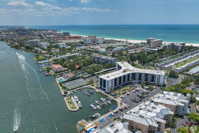 Foto aérea - Harbor Towers Yacht & Racquet Club