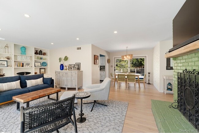 Building Photo - 123 Windward