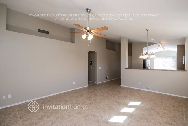 Building Photo - 364 S Bermuda Dr