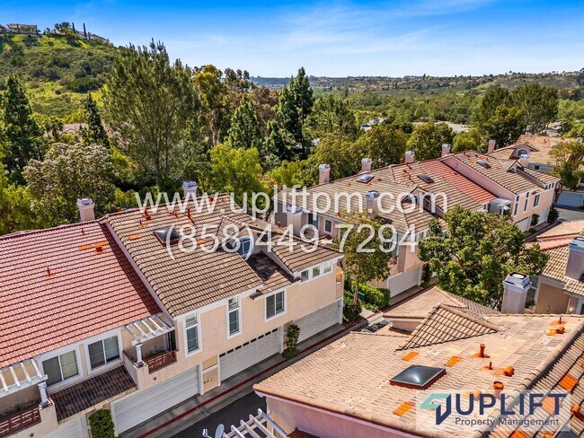 Building Photo - 2-BEDROOM / 2-BATHROOM TOWN HOME W/ 2-CAR ...