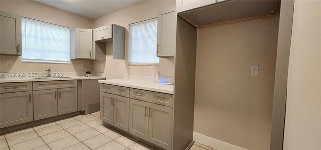 Building Photo - 800 SW 10th Ave