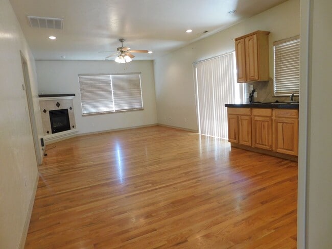 Foto del edificio - 570 1/2 Garden Grove Court