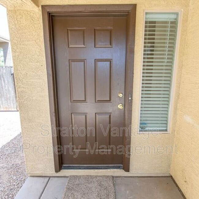 Building Photo - 11284 W Magnolia St