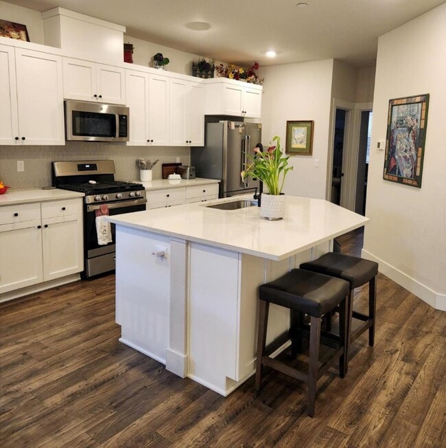 Building Photo - 16721 SW Colorado Ln