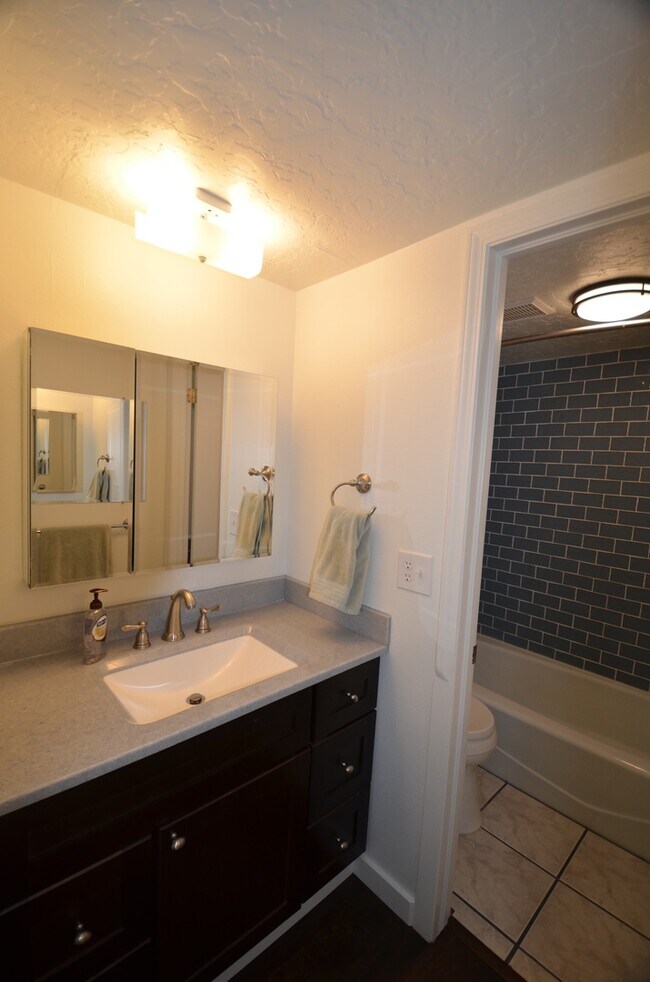 Foto del edificio - 763 Straight Creek Dr