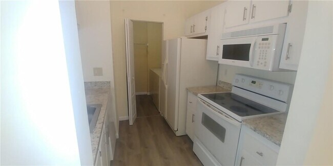 Foto del edificio - 2562 N Nob Hill Rd