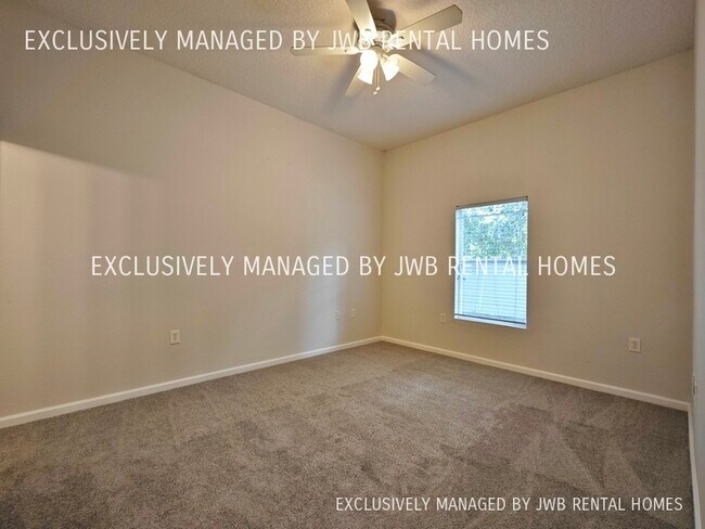 Foto del edificio - 7920 Merrill Rd