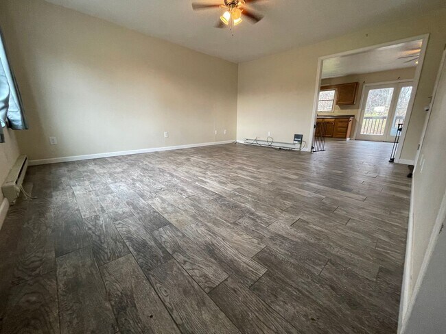 Foto del edificio - 371 N. Applegate Rd