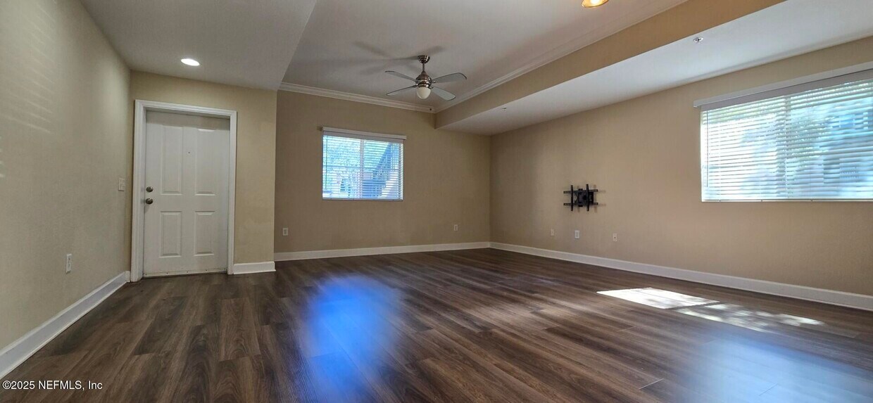 Foto principal - 9745 Touchton Rd