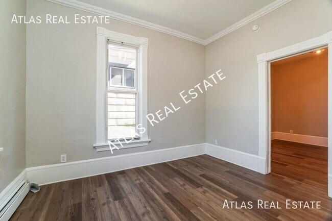 Building Photo - 1 bedroom, 1 Bathroom - Brand New Renovati...