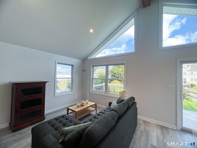 Foto del edificio - 1088 E Broadway