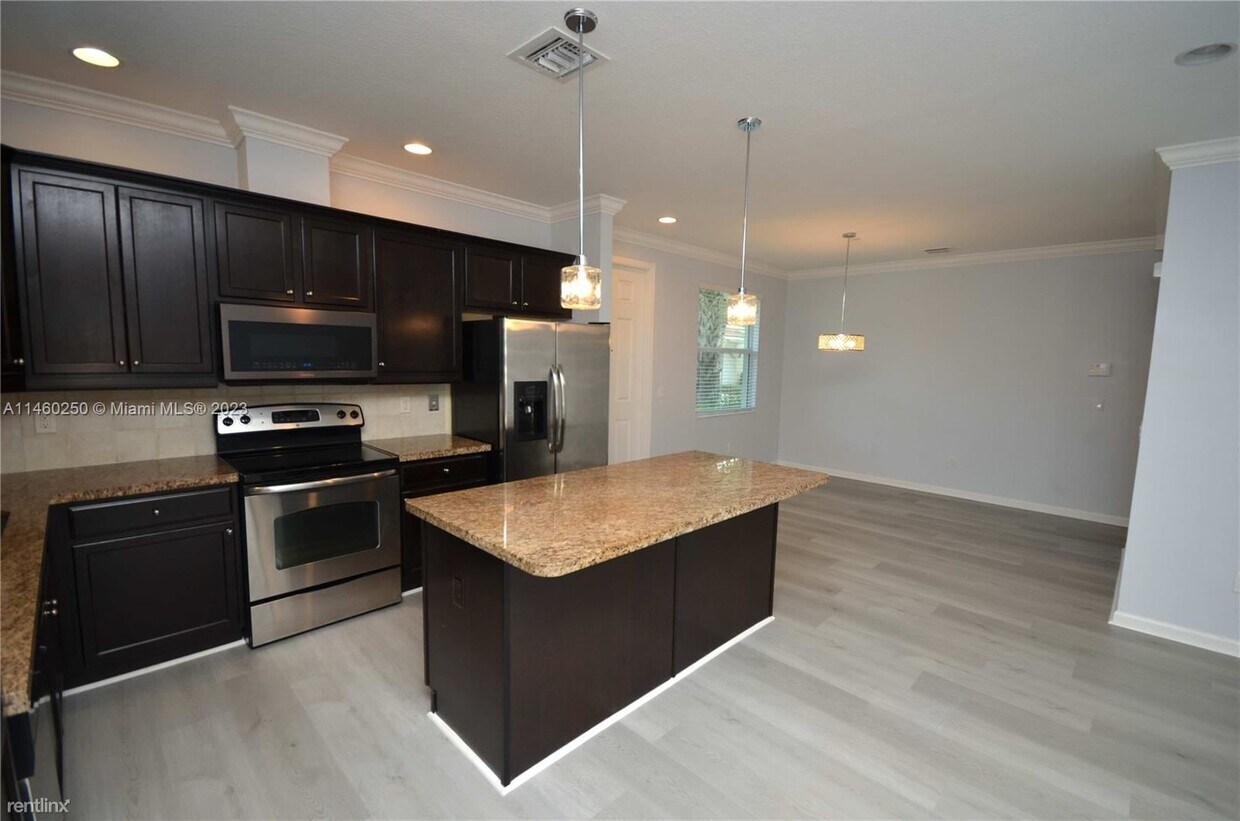 Foto principal - 3 br, 2.5 bath House - 2945 St Thomas Dr