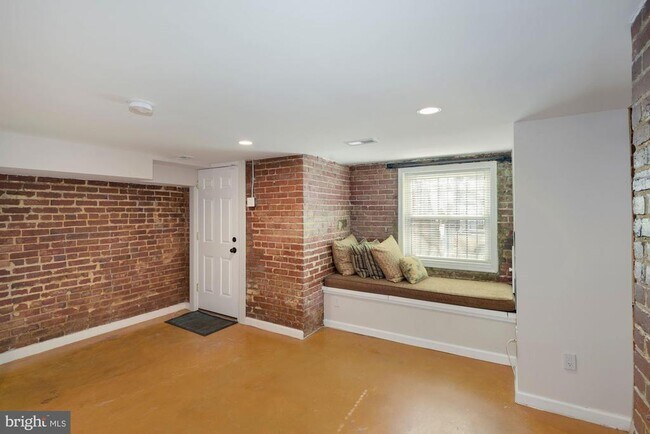 Foto del edificio - 2721 Ontario Rd NW