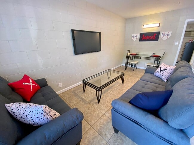 Interior Photo - PENSACOLA ARMS: One Bedroom Apartments in ...