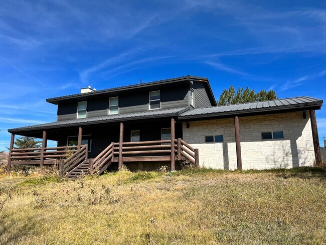 Building Photo - SILVER CREEK HORSE PROPERTY