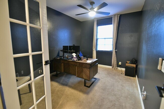 Foto del edificio - Gorgeous 3bed / 2.5bath home located in Tuscany!