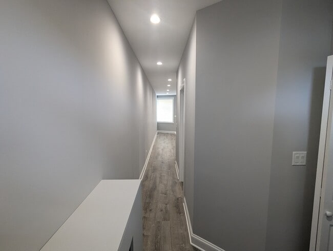 Foto del edificio - 7052 W Higgins Ave